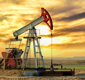 النفط يرتفع بعد تمسك 