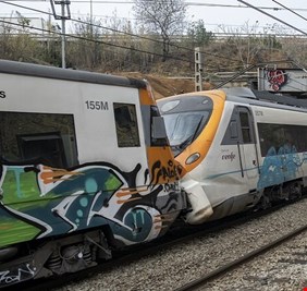 155 مصابا بتصادم قطارين في كتالونيا الإسبانية