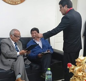 أول دولة تعلن استعدادها لمنح اللجوء لرئيس بيرو المعزول