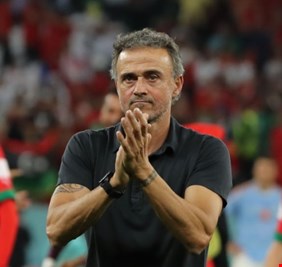 إقالة إنريكي من تدريب منتخب إسبانيا بعد الخسارة أمام المغرب