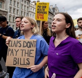 إضراب الممرضات يتسبب في إلغاء أكثر من 1500 عملية في بريطانيا