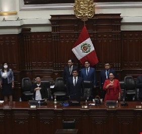 رئيسة بيرو دينا بولوارت تعلن تعيين الحكومة الجديدة