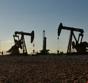 انخفاض أسعار النفط وسط ارتفاع المخزونات الأمريكية