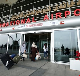 صحفي وناشط كردي يوجه نداءً للسوداني حول وضع صورة مسؤول اجنبي في مطار اربيل