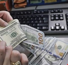 151 ألفاً لكل 100 دولار.. تراجع طفيف بأسعار الصرف بالبورصة العراقية