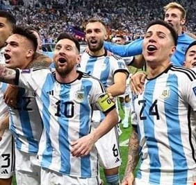 ميسي يفوز بكأس العالم