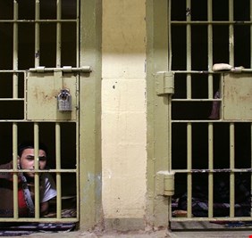 نائب يتحدث عن فساد كبير في مؤسسات السجون العراقية