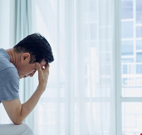 لماذا يستيقظ الكثيرون وينتابهم شعور بالصداع؟