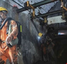 الصين.. 18 عاملا ما زالوا محتجزين تحت الأرض إثر انهيار منجم للذهب