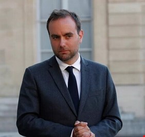 وزير الدفاع الفرنسي في أوكرانيا