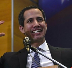 غوايدو يعلن تأجيل قرار المعارضة بشأن الحكومة المؤقتة في فنزويلا