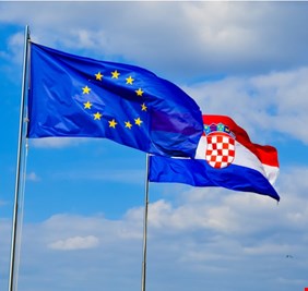 كرواتيا تصبح الدولة العشرين في منطقة اليورو وتنضم إلى 