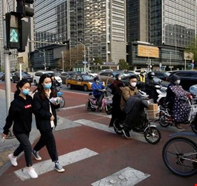 الصين تعيد فتح حدودها بعد 3 سنوات من قيود كورونا