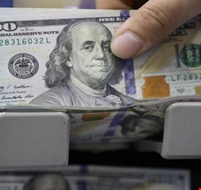 أسعار الدولار تقترب من عتبة 160 ألف دينار في البورصة العراقية