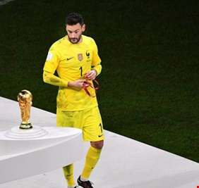 قائد منتخب فرنسا لوريس يعتزل اللعب دوليا