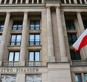 وارسو تنفي إقالة مدير مكتب الرئيس البولندي