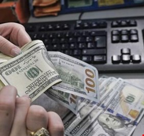 تحديث جديد.. الدولار يسجل انخفاضاً عن الـ160 ألف دينار في العراق