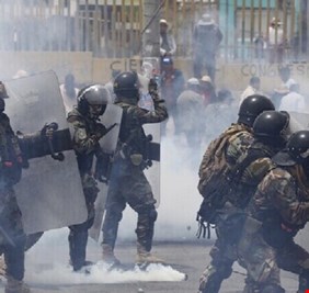 البيرو.. استمرار المظاهرات وقطع الطرق رغم تمديد الطوارئ