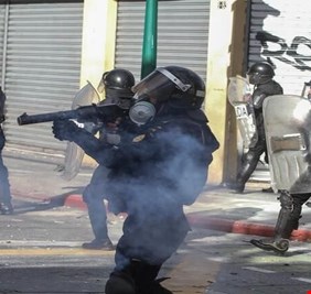 إصابة أكثر من 70 شرطيا خلال مواجهات مع المحتجين في لوتزيرات الألمانية