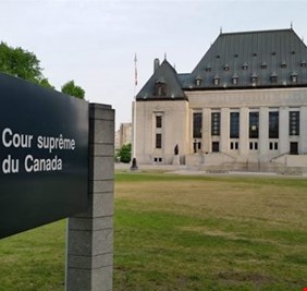 القضاء الكندي يأمر بإعادة 4 رجال من مخيمات في سوريا