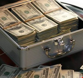 نائبان يكشفان عن تهريب 78 مليار دولار من العراق ويفضحان المصارف المتورطة