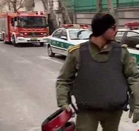قتيل وجريحان بهجوم مسلح على سفارة أذربيجان في طهران
