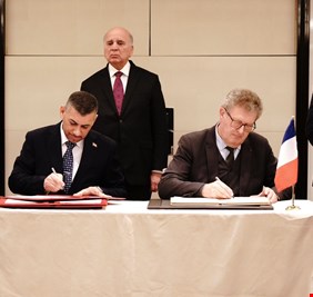 العراق و فرنسا يوقعان مذكرة تفاهم لمكافحة الفساد