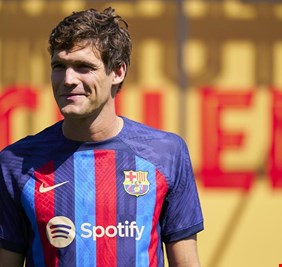 بشرط جزائي.. برشلونة يمدد عقد ألونسو