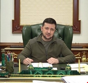 زيلينسكي يفرض عقوبات على 185 كيانا وشخصية يتعاملون مع روسيا