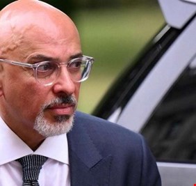 رئيس وزراء بريطانيا يقيل ناظم الزهاوي من منصبه في الحكومة