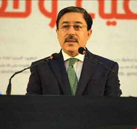 ضمن  خطة المحافظ علي العلاق لضبط سعر الصرف .. المركزي يرفع ضخ الدولار في السوق المحلية