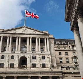 بنك إنجلترا يرفع الفائدة للمرة العاشرة توالياً