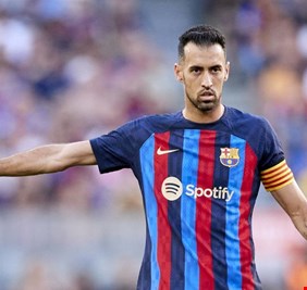 بوسكيتس يفاجئ إدارة برشلونة بقرار جديد