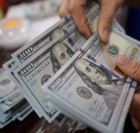 نائب يقدم مقتترحاً لتوزيع رواتب الموظفين بالدولار