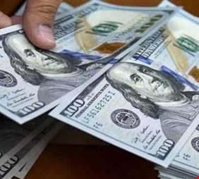 أسعار الدولار تنخفض دون الـ160 ألف دينار للورقة في العراق