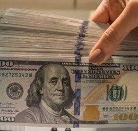 خبيرة اقتصادية: فرق سعري الدولار يسبب تضخماً في الأسواق