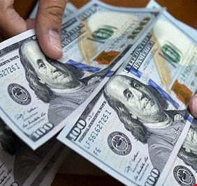 العراق.. الدولار يرتفع بـ 5 آلاف دينار عن أسعار التصريف صباحاً