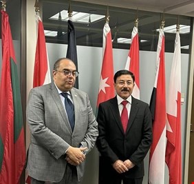 العلاق في واشنطن .. دبلوماسية المال  والاقتصاد تنجح في تجنيب العراق ويلات الحصار و الإنهيار