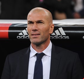 زيدان يفرض شرطا قبل العودة إلى ريال مدريد
