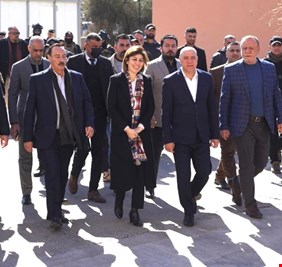 خلال تفقدها ناحية برطلة ... وزير الهجرة : رئيس الوزراء يولي إهتماماً كبيراً لملفي العودة والمكونات المتواجدة بسهل نينوى