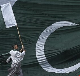 باكستاني مجهول الهوية يتبرع بـ30 مليون دولار لإغاثة منكوبي الزلازل