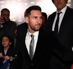 ميسي يصل برشلونة