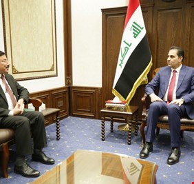 المندلاوي يستقبل محافظ البنك المركزي علي العلاق، ويبحث معه اخر تطورات موقف سعر صرف الدولار