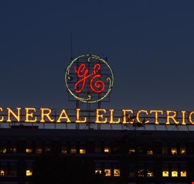 وزارة الكهرباء تبدأ اولى خطوات التعاون مع جنرال اليكتريك.. صيف اقل سخونة