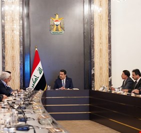 في محاولة للسيطرة على أسواق العراق.. وبحضور محافظ البنك المركزي.. السوداني يعقد اجتماعاً لاتحاد الغرف التجارية..