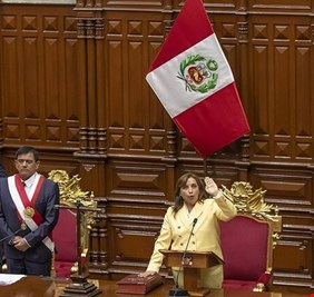 بعد تراشق رئيسيهما بالتصريحات الحادة.. بيرو تسحب سفيرها من المكسيك