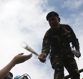 الفلبينيون يحتفون بإسقاط ديكتاتور في ظل حكم ابنه