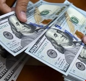 الدولار يقفز فوق 153 ألف دينار بالعراق