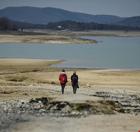 فرنسا تضع قيودا على استخدام المياه