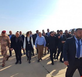 وزير الهجرة والمهجرين السيدة ايفان فائق جابرو تصل على رأس وفد عالي المستوى الى محافظة نينوى، لمرافقة الأمين العام للأمم المتحدة أنطونيو غوتيريش للأطلاع على أوضاع الأسر النازحة في مخيمات الايواء.